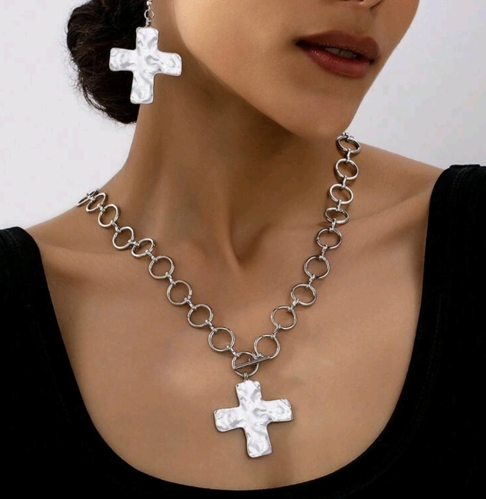 Hammered Cross Pendant Link Necklace - Silver - Picture 2 of 2